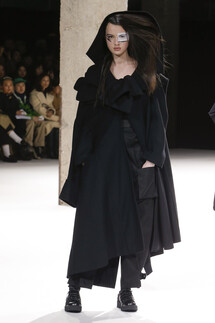Yohji Yamamoto Fall 2018 Ready-to-Wear , Ёдзи Ямамото осень зима 2018 , Fashion show , неделя моды в Париже , PFW , Mainstyles